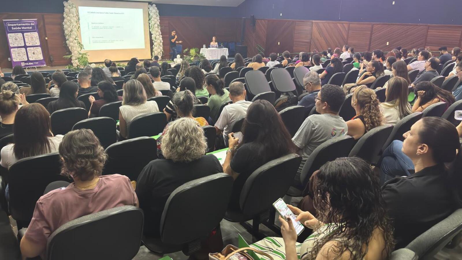 Janeiro Branco: Capacitação sobre saúde mental reúne 160 profissionais da saúde