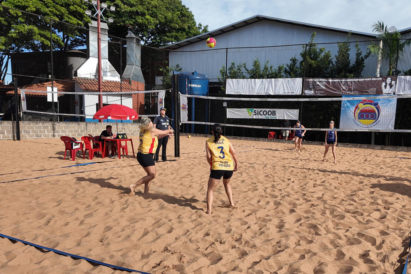 Primeira etapa do Circuito Municipal de Vôlei de Praia reúne 24 duplas