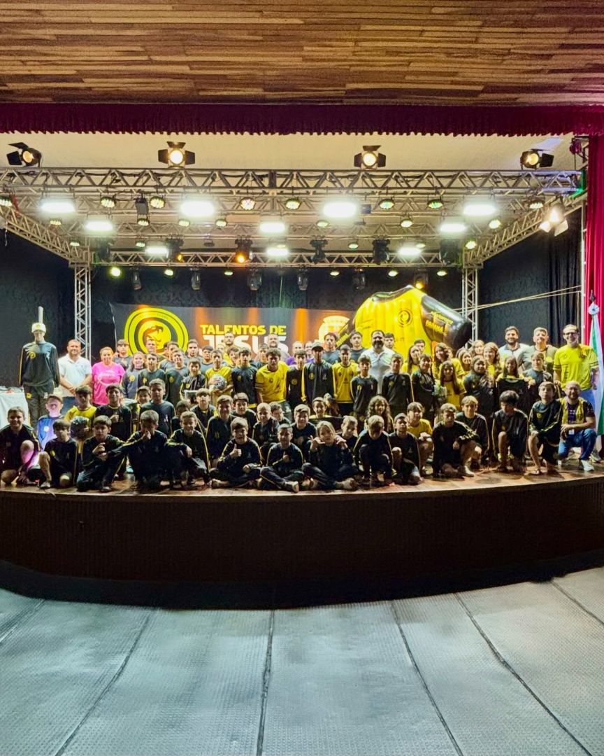 Projeto Talentos de Jesus entrega uniformes a mais de 150 alunos em Campina da Lagoa