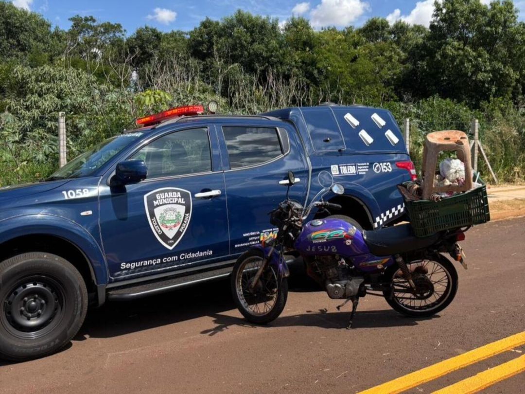 Guarda Municipal flagra descarte irregular de lixo e apreende motocicleta no Jardim Europa