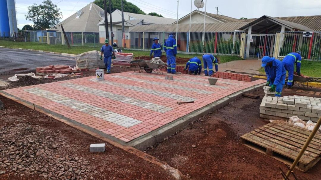 Travessia elevada é construída em frente à Escola Rural Municipal São Dimas