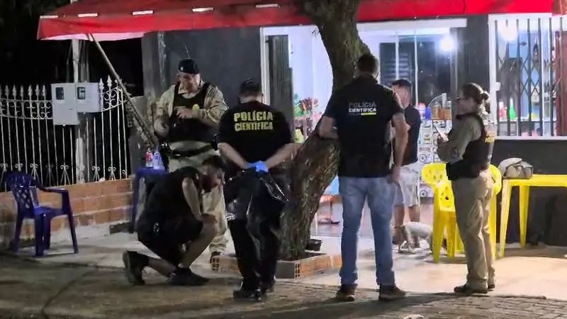 Homem é morto e jovem fica ferido após ataque a tiros em bar de Santa Terezinha de Itaipu