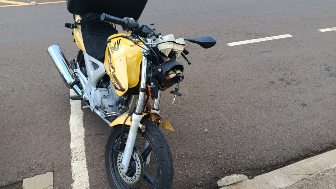 Acidente entre moto e carro deixa homem de 42 anos ferido no Centro de Toledo