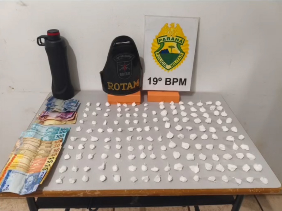 Mulher é presa com 154 porções de cocaína escondidas em carro, em Toledo