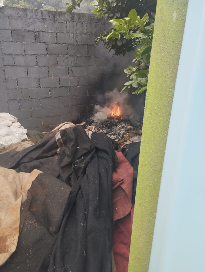 Incêndio atinge empresa de piscinas na região central de Toledo