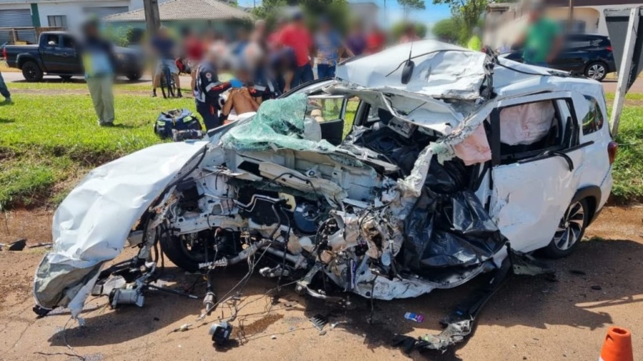 Motorista morre em grave acidente entre carro e caminhão na BR-277, em Santa Tereza do Oeste