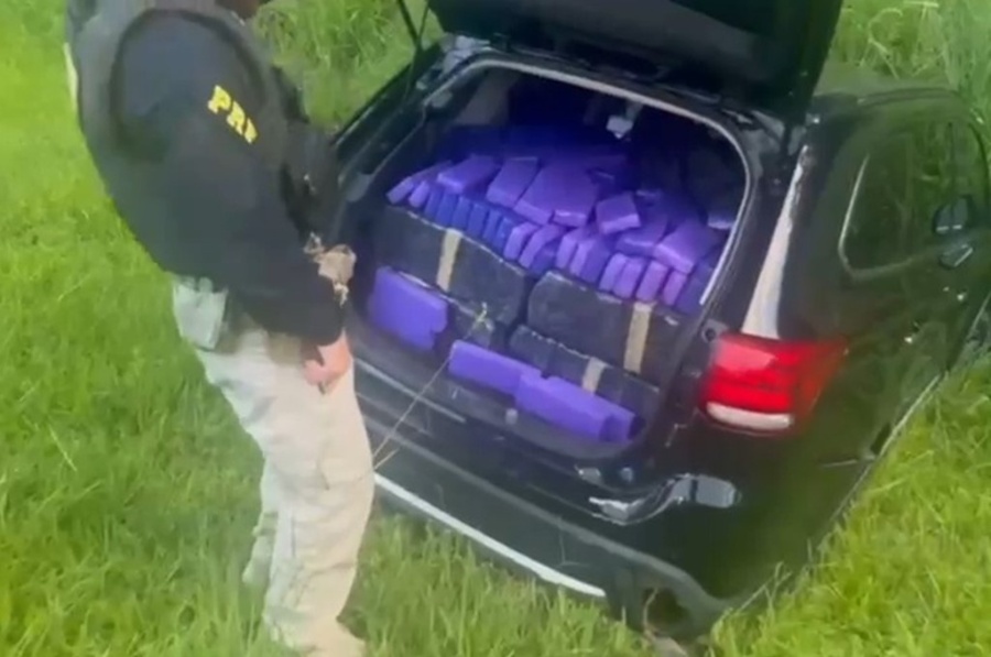 Veículo com placas de Toledo é apreendido com mais de 500 quilos de maconha em Prudentópolis