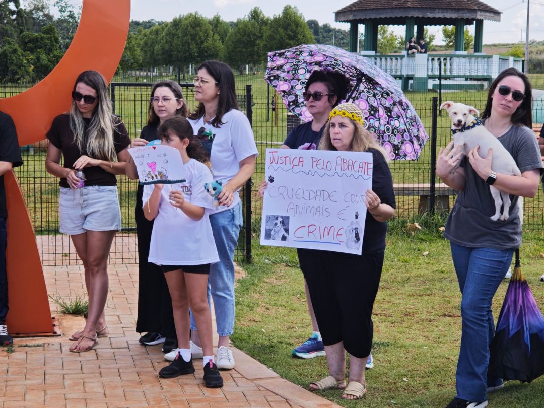 Toledo realiza ato em homenagem ao cão Abacate e cobra justiça por morte violenta