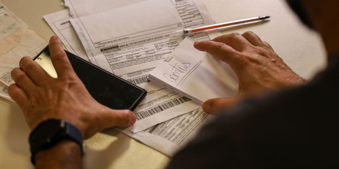 Salário mínimo de R$ 1.621,00 começa a ser pago nesta segunda-feira (2)