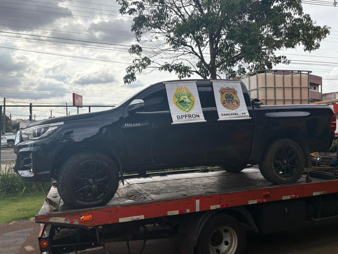 PM e PF apreendem quase 300 kg de maconha e recuperam Hilux roubada, em Cascavel