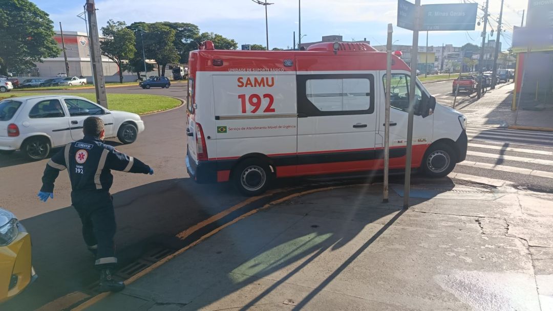 Caminhoneiro é socorrido após mal súbito na Avenida Parigot de Souza