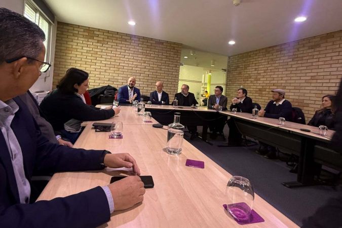 Universidades estaduais do Paraná firmam acordos de dupla diplomação em Portugal