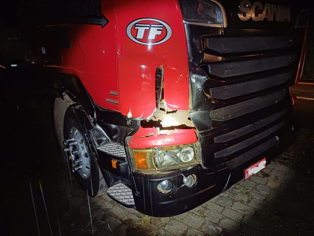 Pedestre morre atropelado por carreta na BR-277 em Palmeira