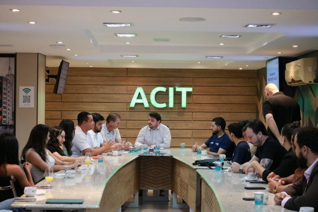 Presidente da ACIT, Ademir Kopeginski é recepcionado no Conselho do Jovem Empreendedor de Toledo (Cojem)