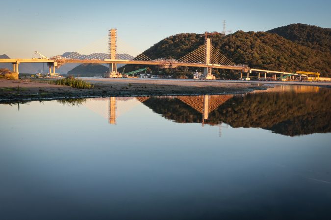 Com trecho estaiado quase pronto e 160 vigas lançadas, Ponte de Guaratuba atinge 91% de execução