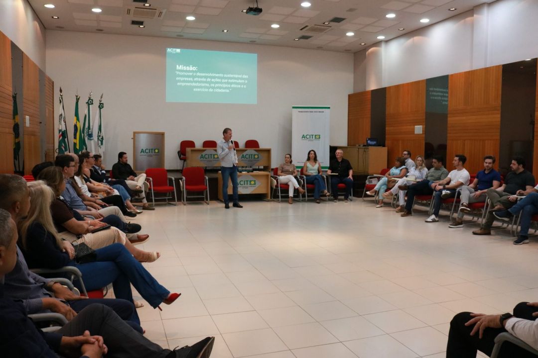 Ademir Kopeginski conduz primeira reunião da Gestão 2026 da ACIT