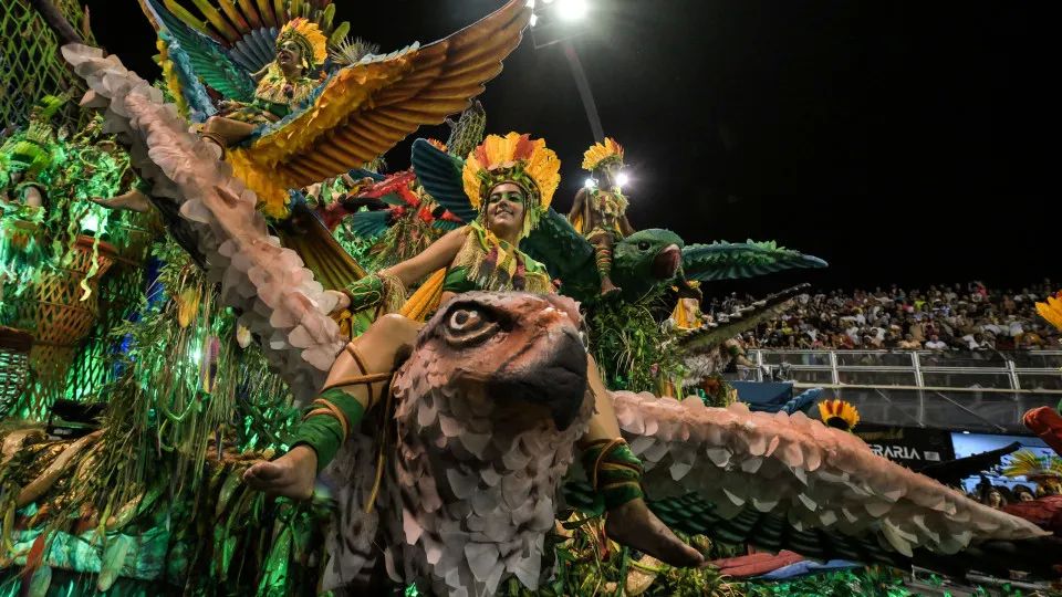 Desfiles das escolas de samba de São Paulo começam na sexta
