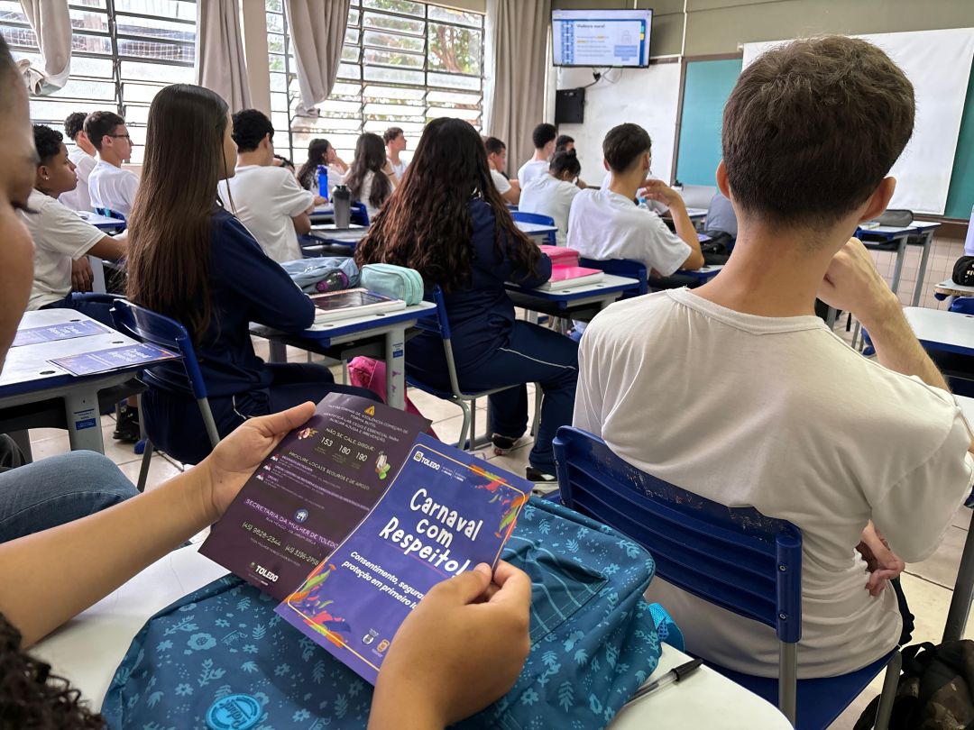 Secretaria da Mulher de Toledo visita escolas e orienta estudantes sobre importunação sexual