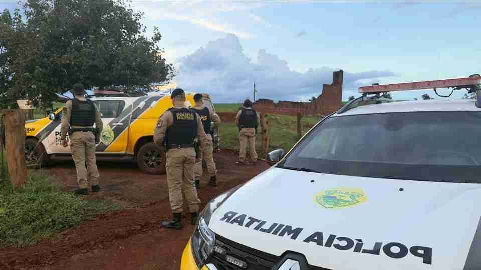 Homem esfaqueia ex-companheira grávida e foge com criança de 8 anos no Paraná