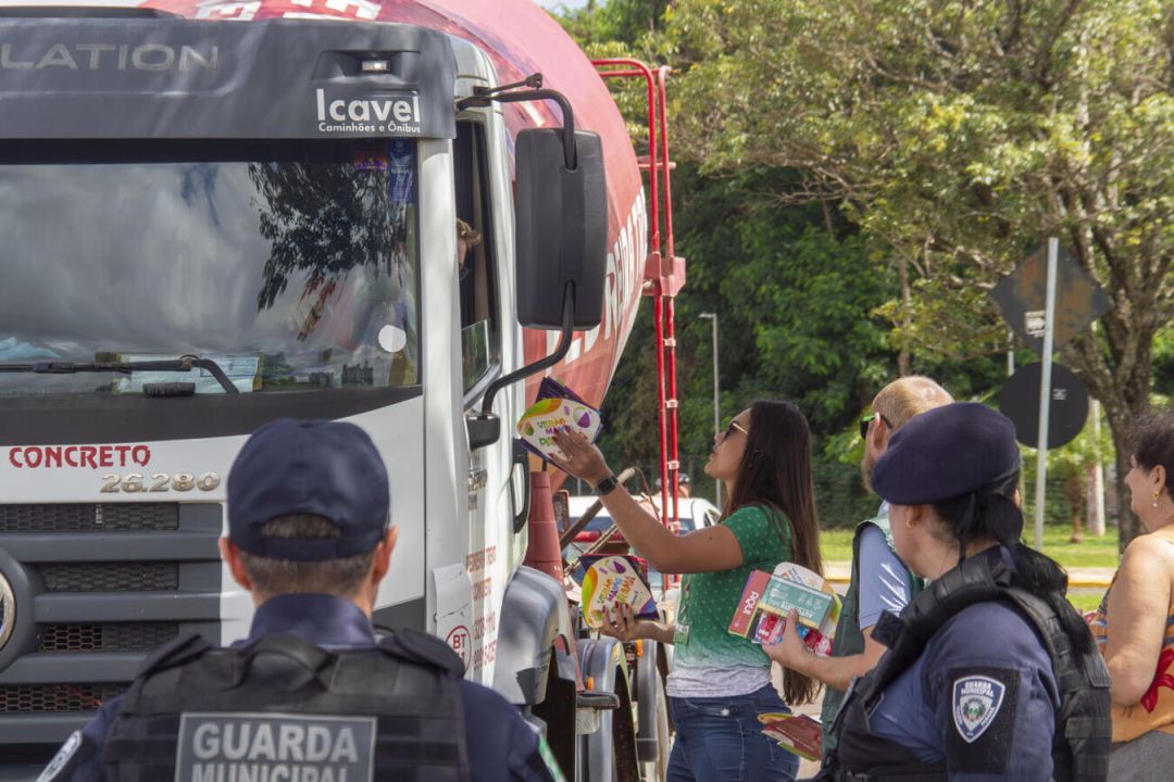 Carnaval: blitz educativa orienta motoristas no Parque Ecológico Diva Paim Barth