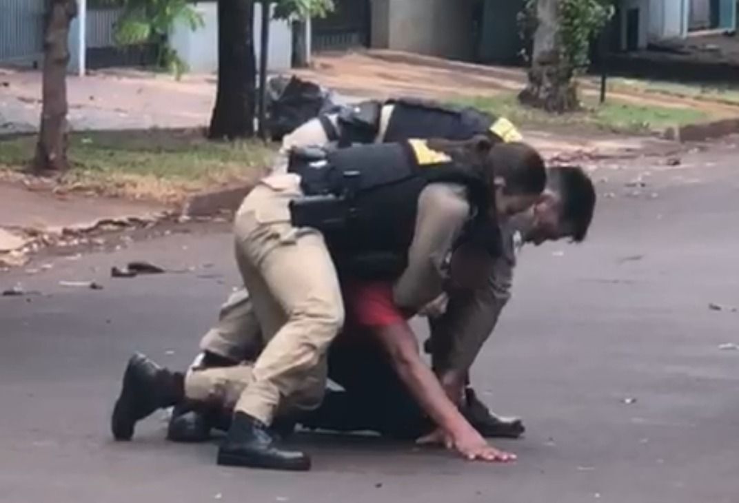 “Podem usar as forças que vocês têm”, disse homem antes de ser imobilizado pela PM em Marechal Rondon