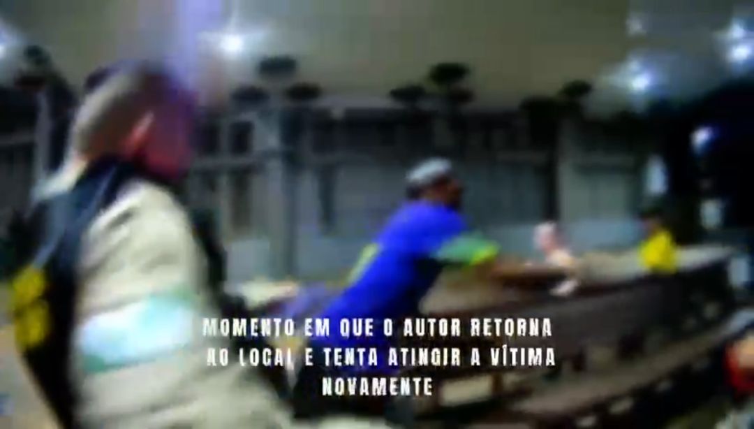 Homem esfaqueado volta a ser atacado pelo agressor na frente da PM em Cascavel; veja o vídeo