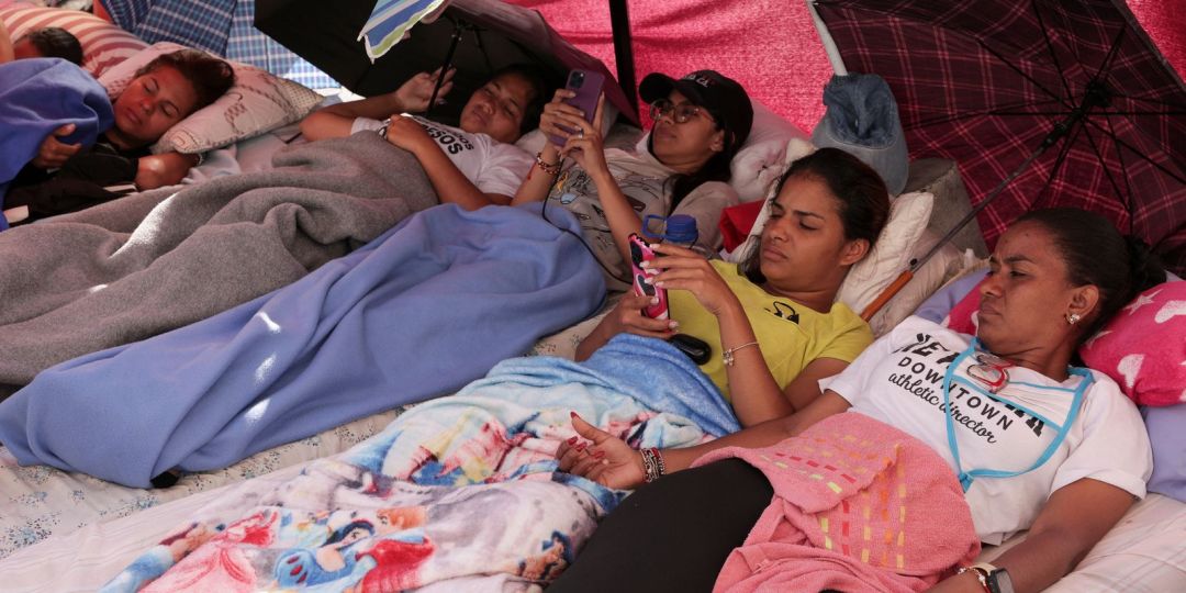 Familiares de presos políticos fazem greve de fome em Caracas