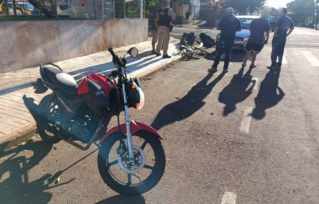 Motociclista fica ferido após colisão com carro no Centro de Toledo