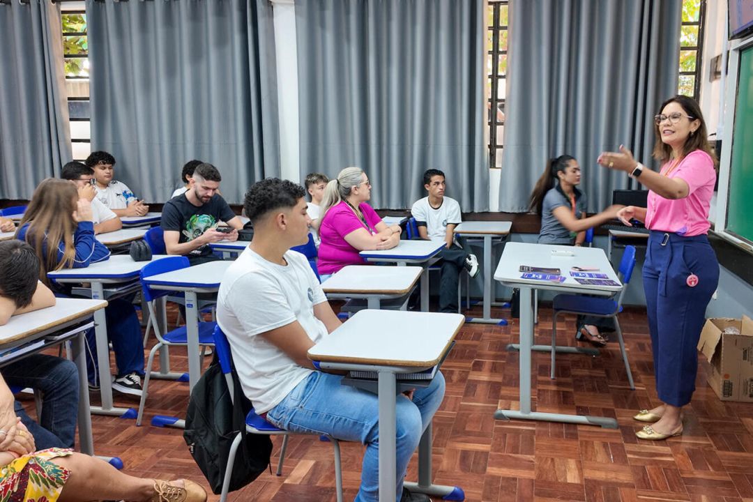 Secretaria da Mulher ministra palestras sobre violência de gênero para adolescentes