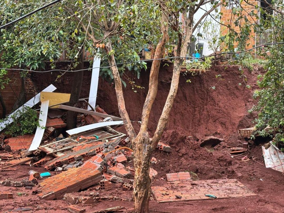 Casas são interditadas no Jardim Santa Clara IV e Defesa Civil presta atendimento
