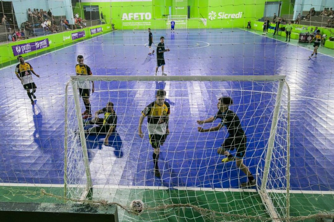 Rodada inaugural da Taça Smel de Futsal 2026 tem 25 gols em 4 jogos