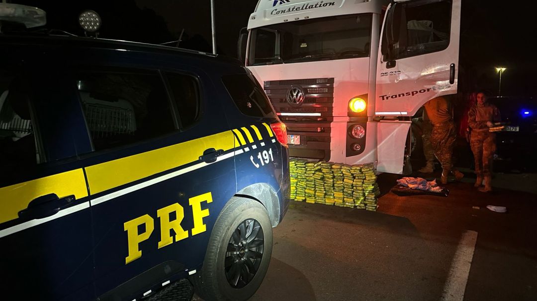 PRF apreende mais de 280 kg de cocaína escondidos em caminhão na BR-277