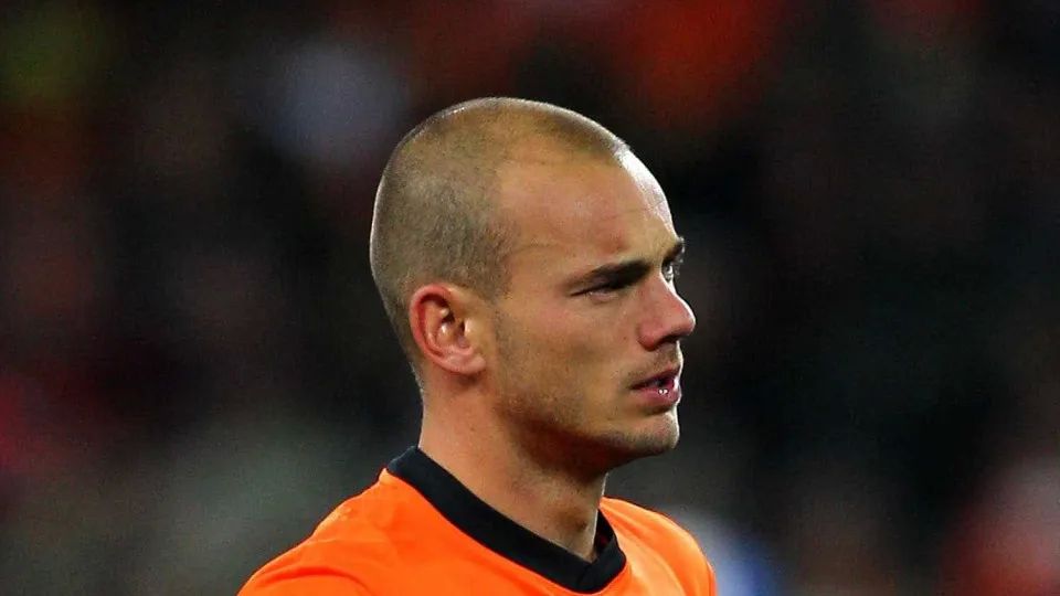 Sneijder recebeu 5 mil ameaças de morte após apoiar Vini contra Prestianni