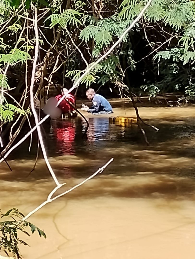 Trabalho conjunto da GM e Bombeiros garante resgate de mulher em rio no interior de Toledo