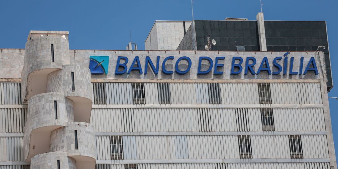 Justiça bloqueia ações do BRB ligadas a Banco Master