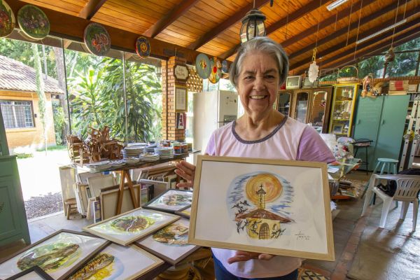 Biblioteca Pública Municipal realiza exposição de ilustrações e haicais