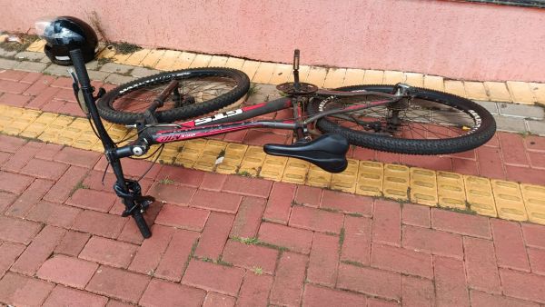 Ciclista fica ferido após colidir com porta de picape em Toledo