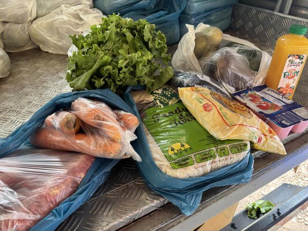 Cerca de 150 famílias do Jardim Europa recebem kits de alimentos do PAA