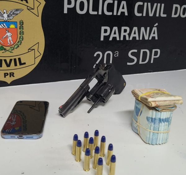 Polícia Civil prende foragido e apreende arma, dinheiro e materiais do tráfico no Jardim Panorama