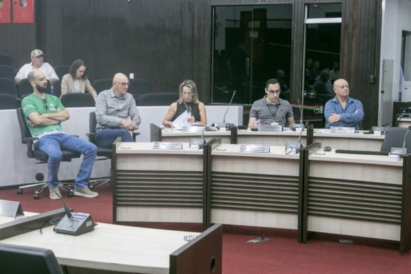 Na Câmara, Executivo apresenta relatório de cumprimento de metas fiscais