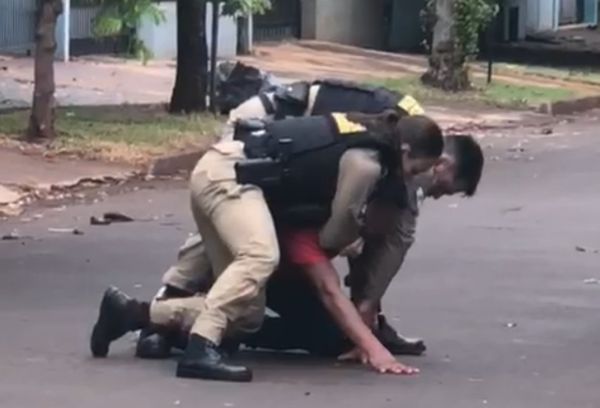 “Podem usar as forças que vocês têm”, disse homem antes de ser imobilizado pela PM em Marechal Rondon