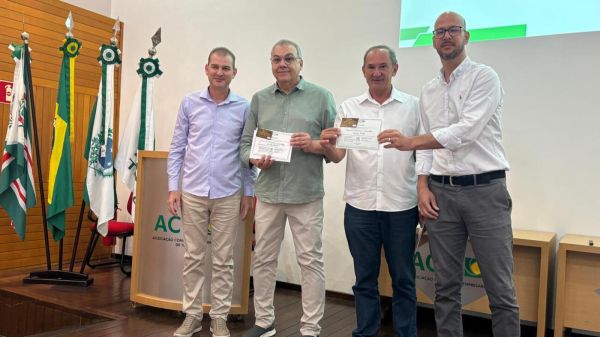 Ações do Executivo de 2025 são apresentadas à diretoria da Acit