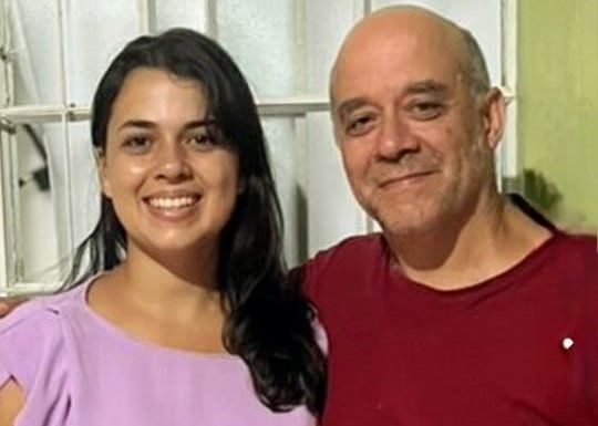 Familiares organizam manifestação no dia do júri de acusado pelo feminicídio que vitimou mulher e seu pai em Toledo, em 2024