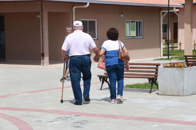 Saúde alerta sobre os riscos de queda de idosos; foram 13 mil casos no Paraná em 2025