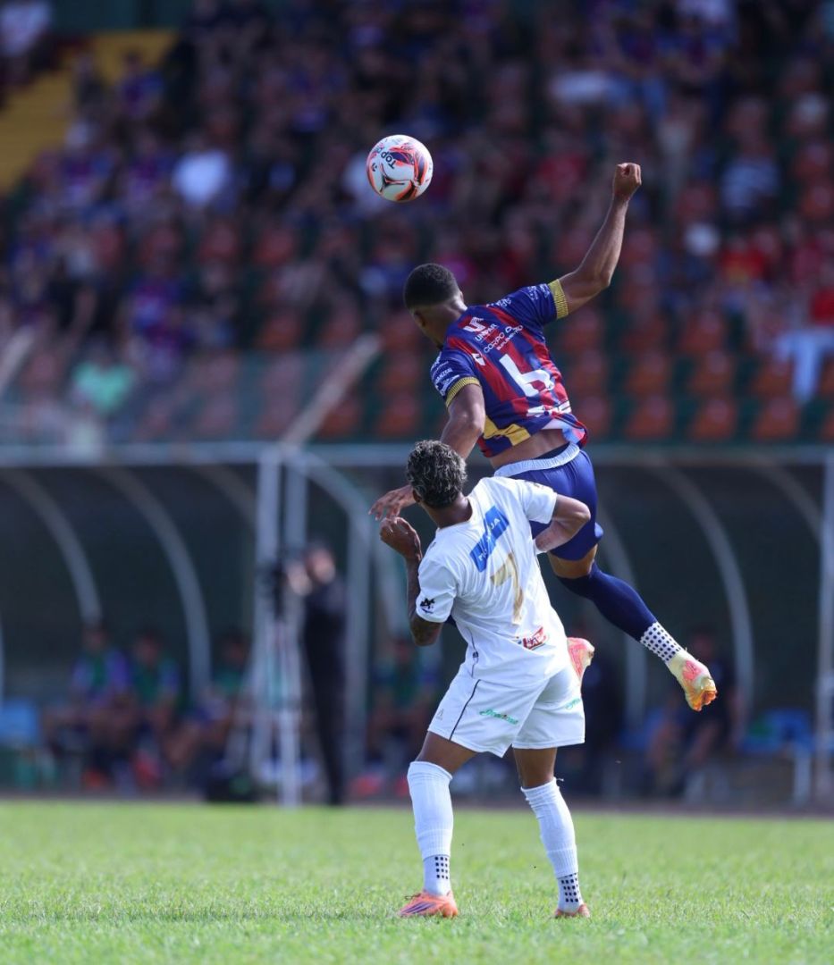 Toledo Esporte Clube vence o Araucária em casa com gol de Akunna e conquista a primeira vitória na Segundona