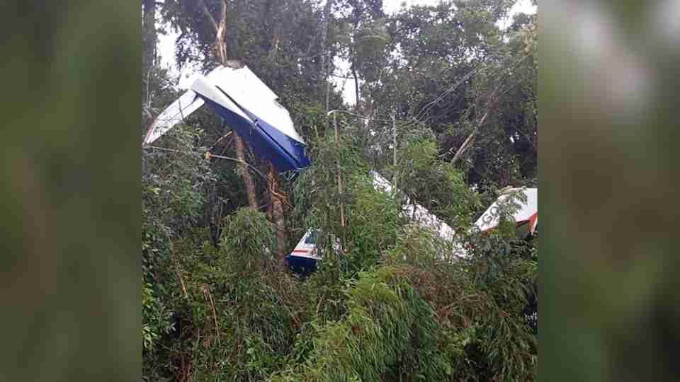 Avião de pequeno porte cai em área rural do Paraná e piloto morre