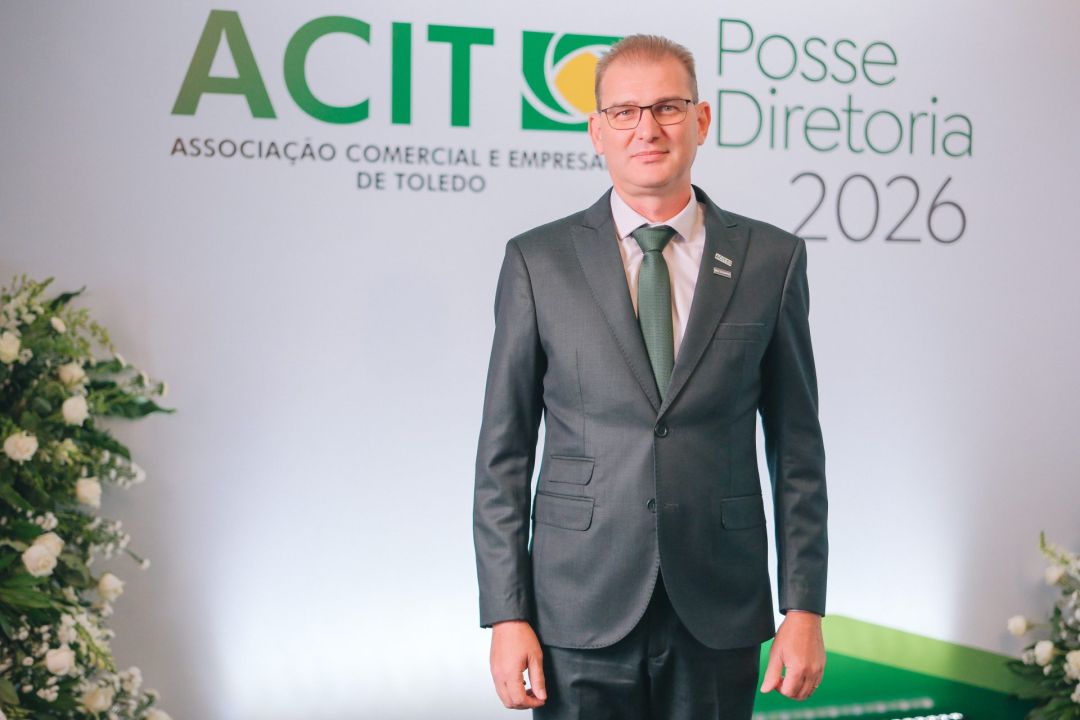 Em jantar festivo de posse, Ademir Kopeginski assumiu oficialmente a presidência da ACIT