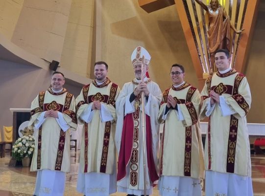 Quatro novos diáconos iniciam missão na Igreja após ordenação em Toledo