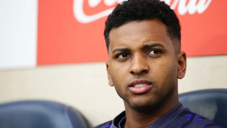 Rodrygo passará por cirurgia de reconstrução do ligamento nesta terça-feira (10)