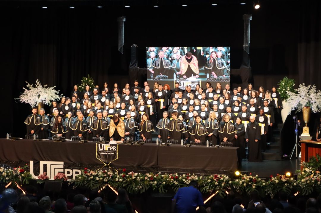 UTFPR Campus Toledo forma 83 novos profissionais em cerimônia no Teatro Municipal